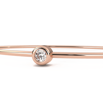 Roxana – Oval Gold Bangle with Bezel-Set Round Diamond
